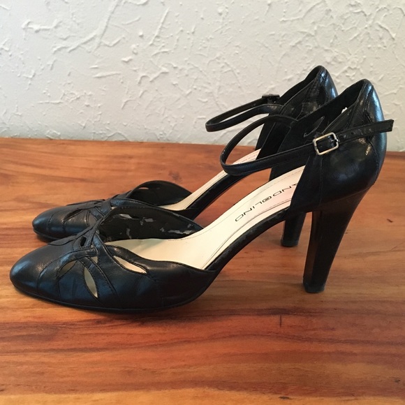 Bandolino Black Cutout Heels - Picture 3 of 8